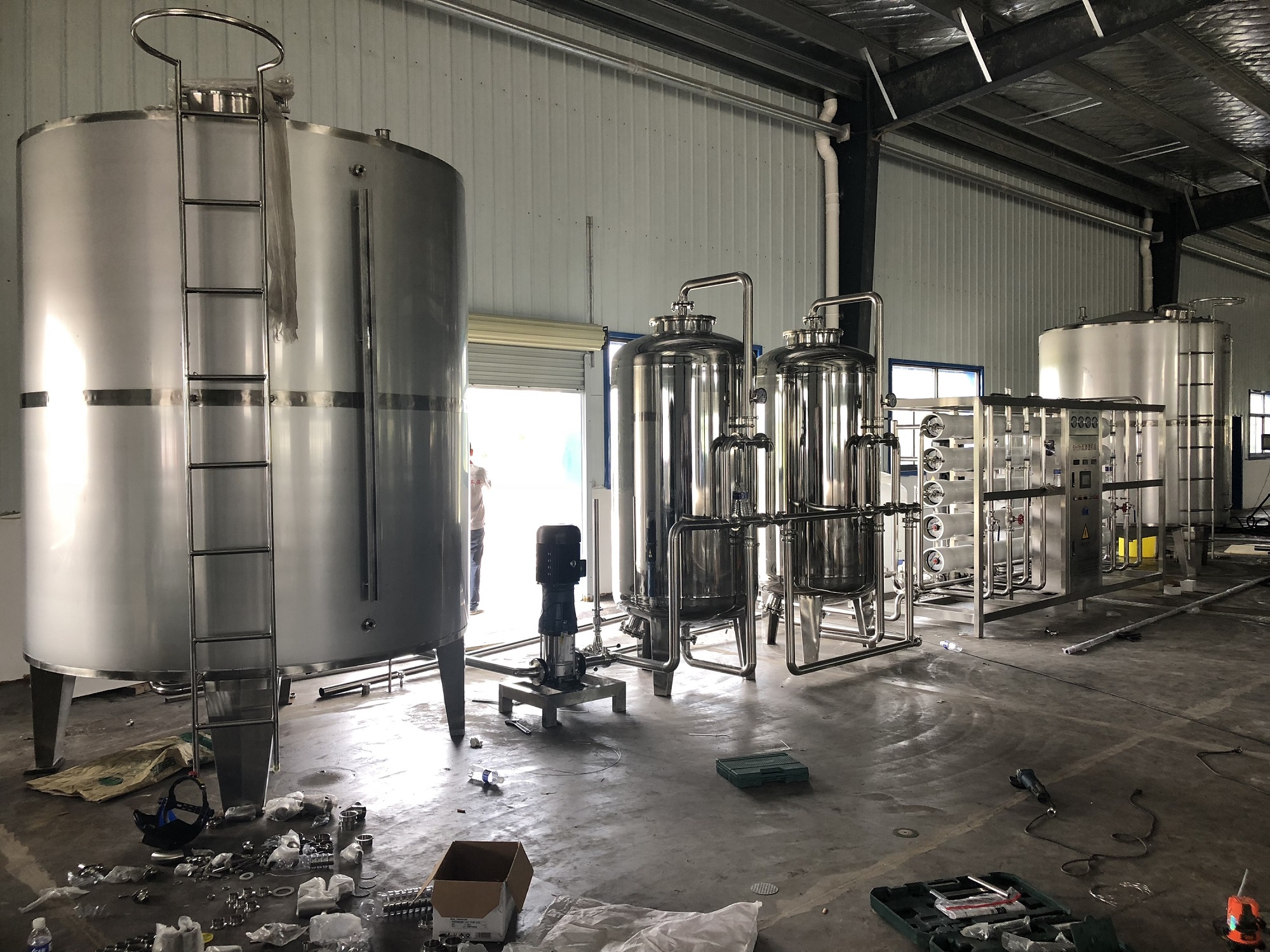 鄭州瓶裝礦泉水生產前期都需要投入什么？